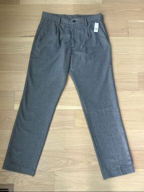 Gap Men’s Wool Blend Dress Pants.  32 x 32 Gray Pleated Tapered Fit. NWT